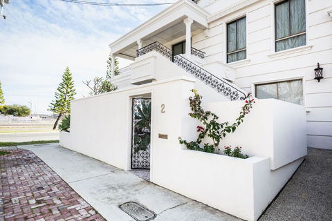 Ada South Fremantle - Accommodation Gladstone 0