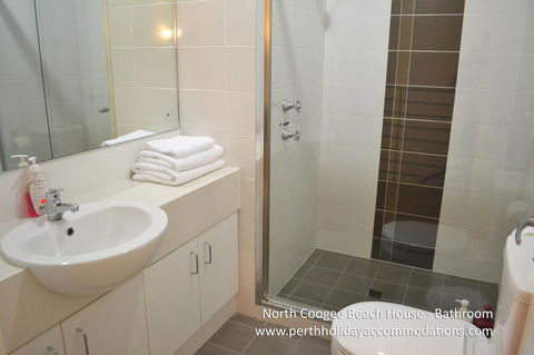 North Coogee Beach House - Accommodation Gladstone 11