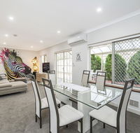 Luxury Federation Style Home - Sleeps 10 - Accommodation Gladstone