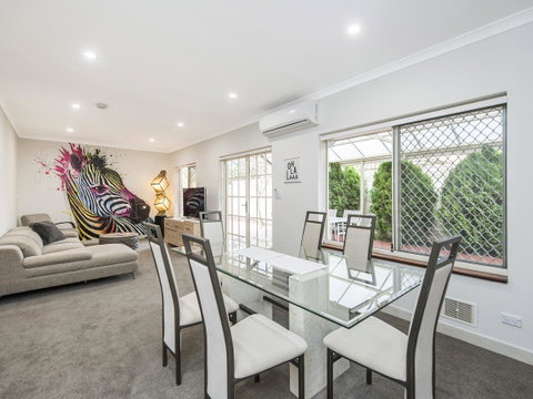 Luxury Federation Style Home - Sleeps 10 - Accommodation Gladstone 0