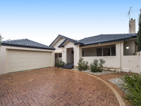 Luxury Federation Style Home - Sleeps 10 - Accommodation Gladstone 18
