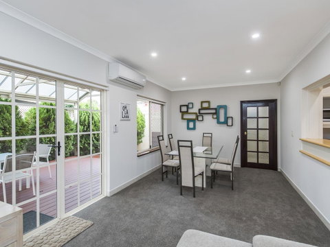 Luxury Federation Style Home - Sleeps 10 - Accommodation Gladstone 2
