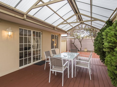 Luxury Federation Style Home - Sleeps 10 - Accommodation Gladstone 15