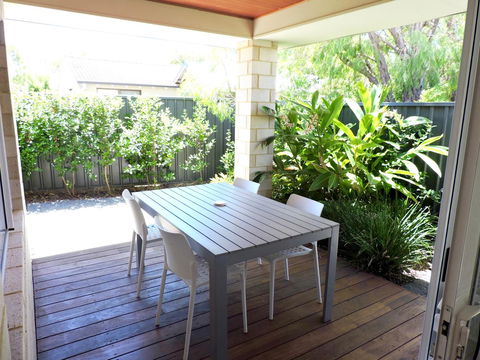 Contemporary Cove - Quindalup - Accommodation Gladstone 11