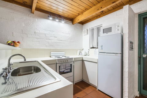 Cottesloe Beach Chalets - Accommodation Gladstone 34