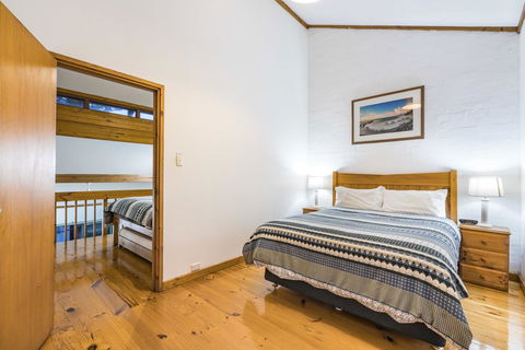Cottesloe Beach Chalets - Accommodation Gladstone 8