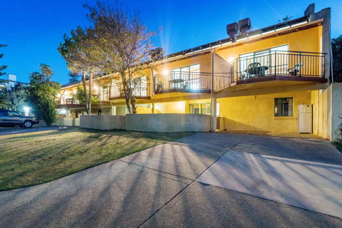Cottesloe Beach Chalets - Accommodation Gladstone 2