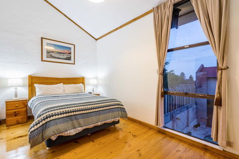 Cottesloe Beach Chalets - Accommodation Gladstone 3