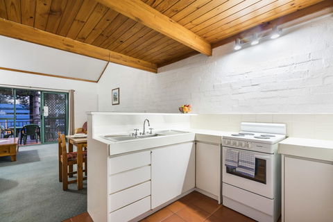Cottesloe Beach Chalets - Accommodation Gladstone 27