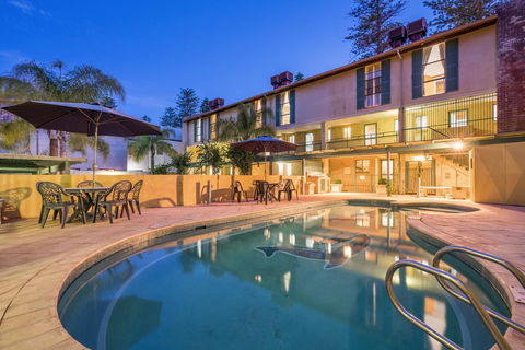 Cottesloe Beach Chalets - Accommodation Gladstone 0