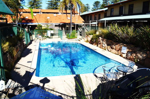 Cottesloe Beach Chalets - Accommodation Gladstone 19