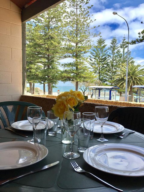 Cottesloe Beach Chalets - Accommodation Gladstone 1