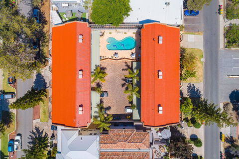 Cottesloe Beach Chalets - Accommodation Gladstone 14