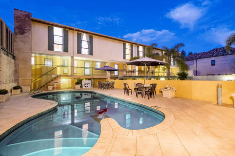 Cottesloe Beach Chalets - Accommodation Gladstone 11