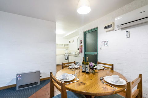 Cottesloe Beach Chalets - Accommodation Gladstone 36