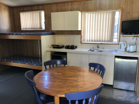 The Aurelian Cabin - Accommodation Gladstone 9