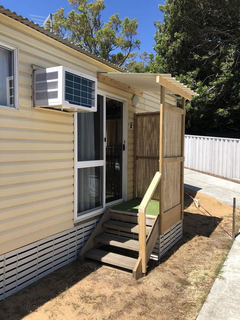 The Aurelian Cabin - Accommodation Gladstone 2