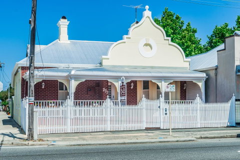 South Beach Bed & Breakfast - Accommodation Gladstone 3