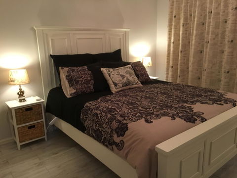 Applegate Lane Chalet - Accommodation Gladstone 8