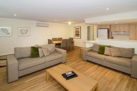 Beach Retreat - Busselton - Accommodation Gladstone 2