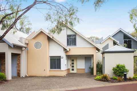 Beach Retreat - Busselton - Accommodation Gladstone 0