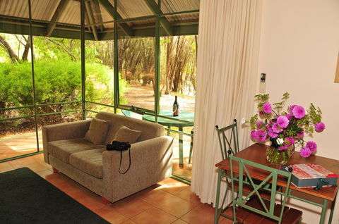 Waterfall Cottages - Accommodation Gladstone 10