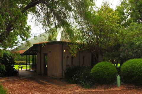 Waterfall Cottages - Accommodation Gladstone 19