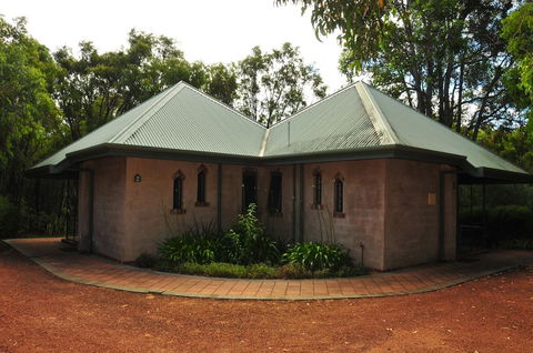 Waterfall Cottages - Accommodation Gladstone 23