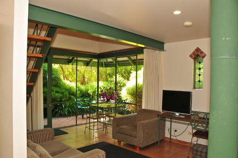 Waterfall Cottages - Accommodation Gladstone 5