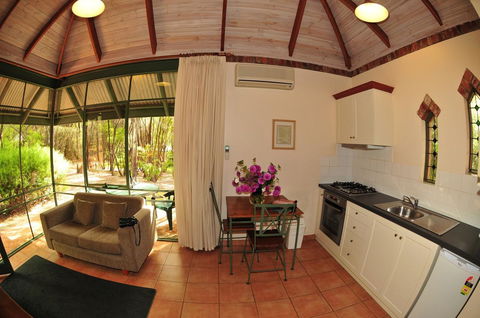 Waterfall Cottages - Accommodation Gladstone 18