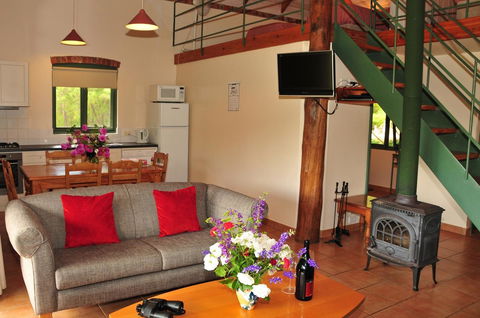 Waterfall Cottages - Accommodation Gladstone 14