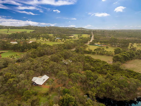 Denmark Forest Retreat - Accommodation Gladstone 4