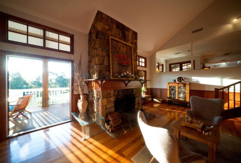 The Farmhouse - Accommodation Gladstone 8