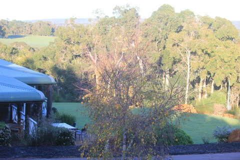 The Farmhouse - Accommodation Gladstone 17