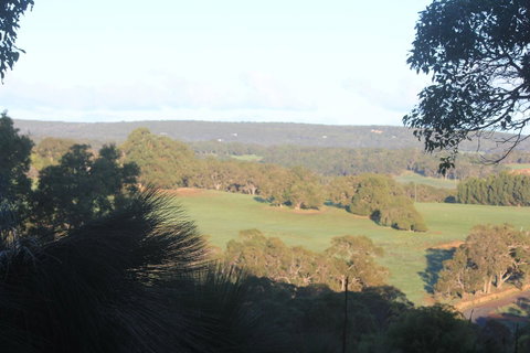 The Farmhouse - Accommodation Gladstone 13