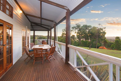 The Farmhouse - Accommodation Gladstone 4
