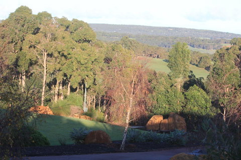 The Farmhouse - Accommodation Gladstone 11