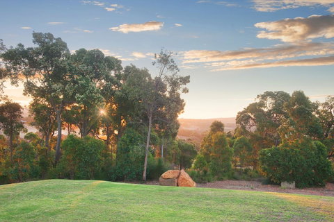 The Farmhouse - Accommodation Gladstone 3