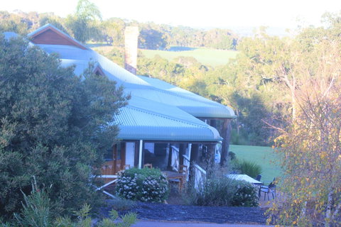 The Farmhouse - Accommodation Gladstone 20