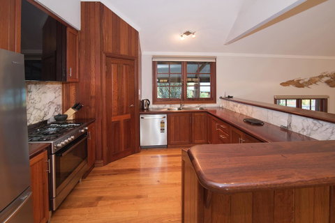 The Farmhouse - Accommodation Gladstone 22