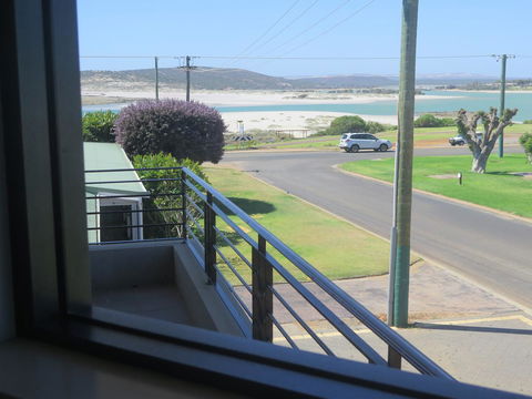Kalbarri Riverfront Unit - Accommodation Gladstone 4