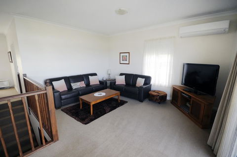 My Place Colonial Accommodation - Accommodation Gladstone 5