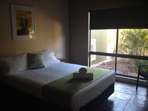 Breezes Apartments - Accommodation Gladstone 3