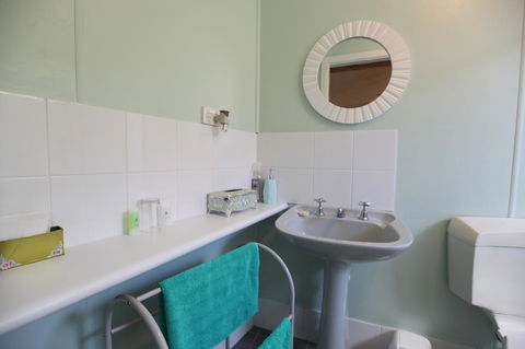 Jacaranda Guest House - Accommodation Gladstone 9