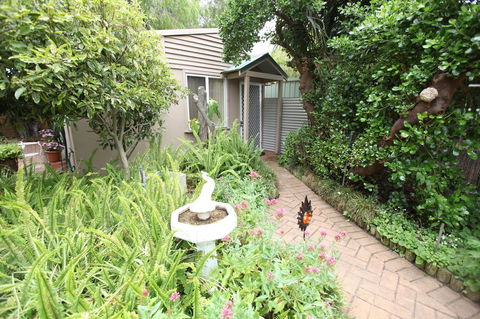 Jacaranda Guest House - Accommodation Gladstone 29