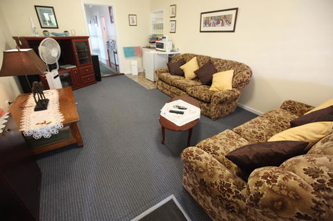 Jacaranda Guest House - Accommodation Gladstone 8