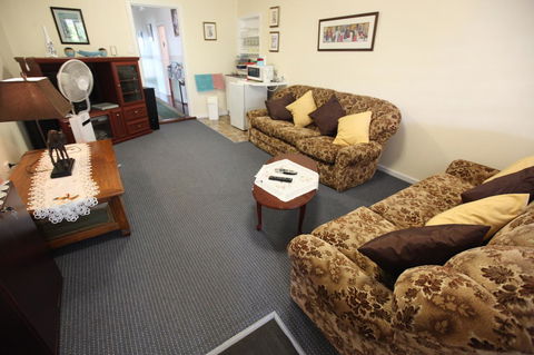 Jacaranda Guest House - Accommodation Gladstone 7