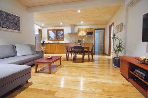 Aiyana Retreat - Accommodation Gladstone 7