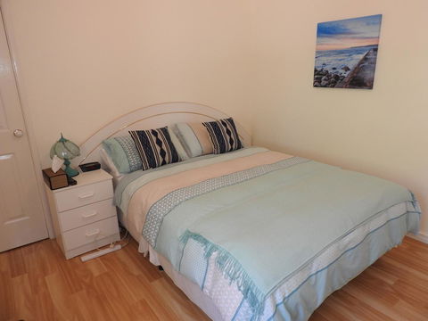 The Royal Dolphin Bed & Breakfast Safety Bay - Accommodation Gladstone 10