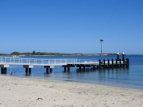 The Royal Dolphin Bed & Breakfast Safety Bay - Accommodation Gladstone 11